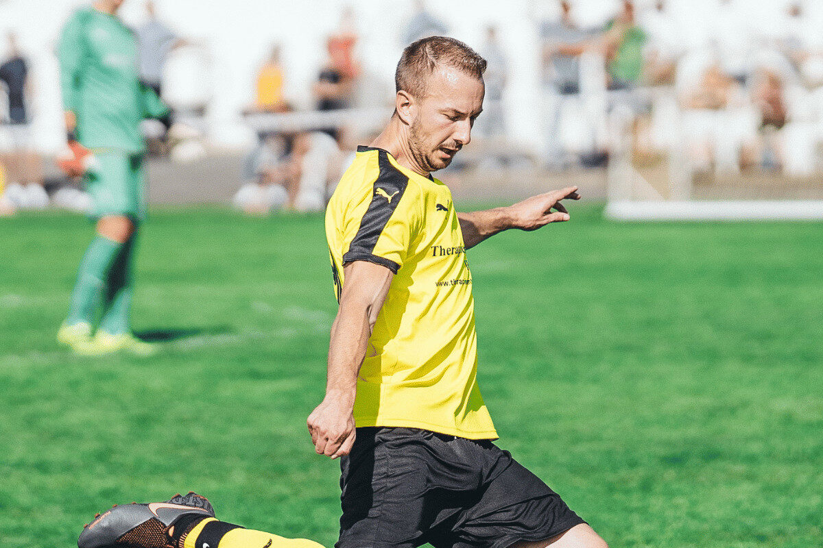 Stabilité et équilibre au football : la base négligée de la puissance du joueur