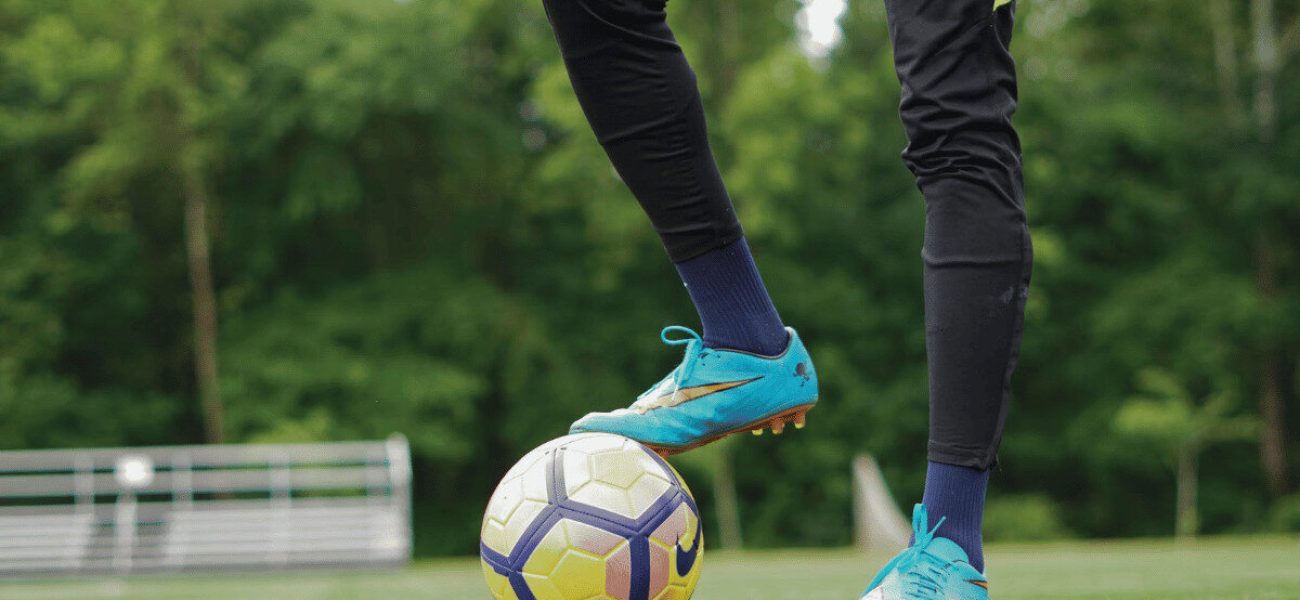 Sprint résistif au football : utilisez élastiques et parachutes pour l’explosivité